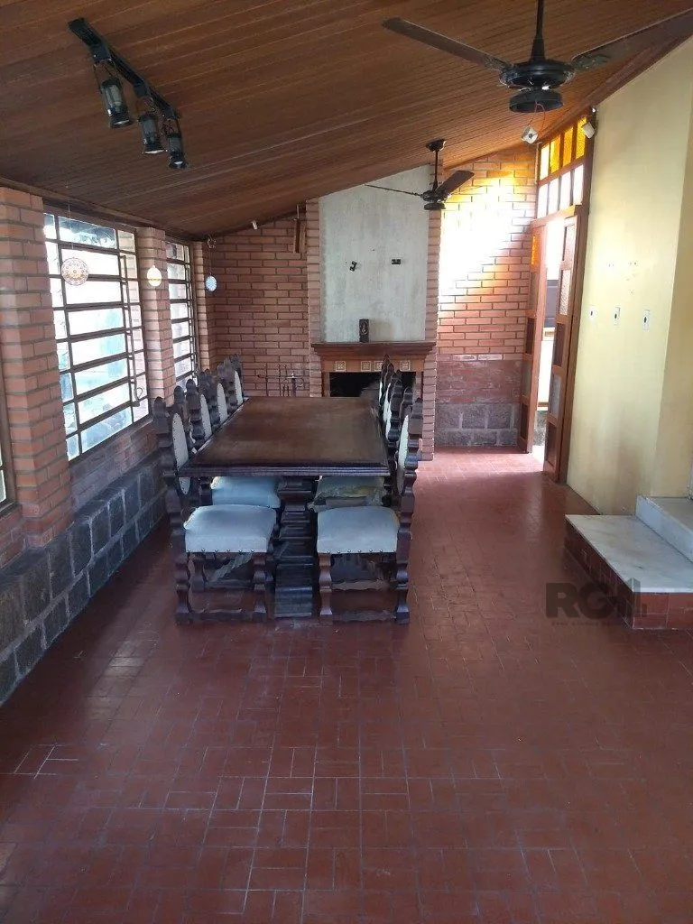 Imagem Casa de 168m² - 3 dormitórios, 3 vagas no bairro Nonoai