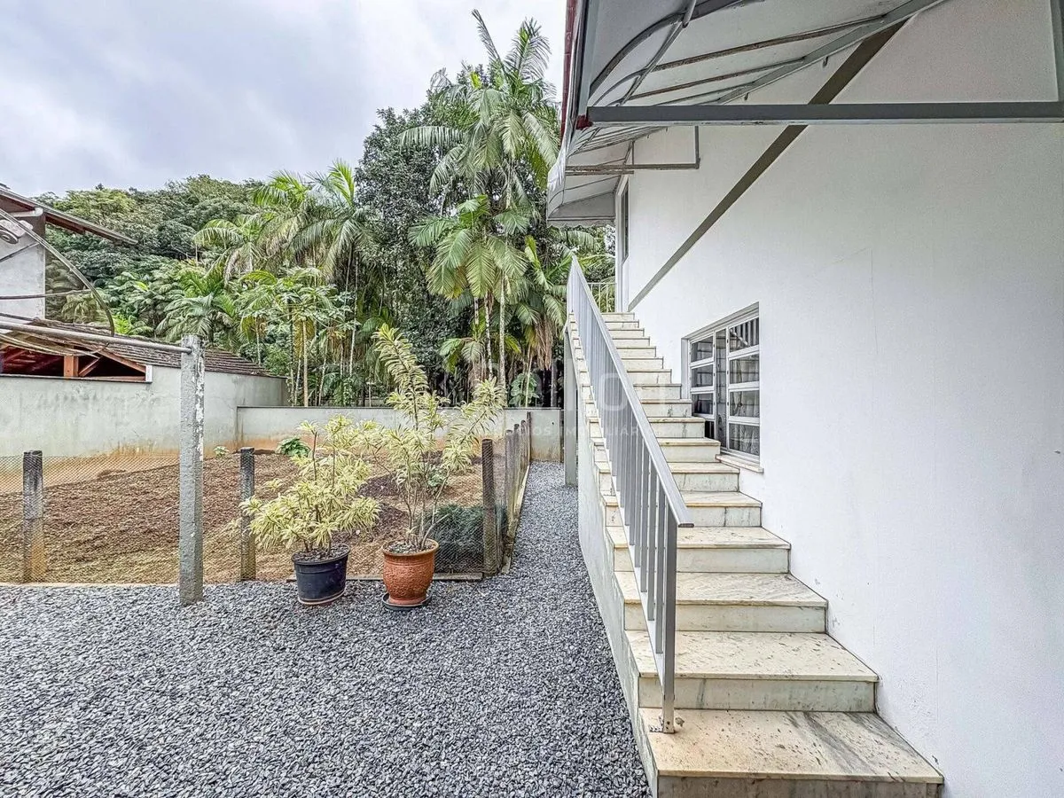 Imagem Casa com amplo terreno e potencial residencial/comercial no Centro de Rio dos Cedros