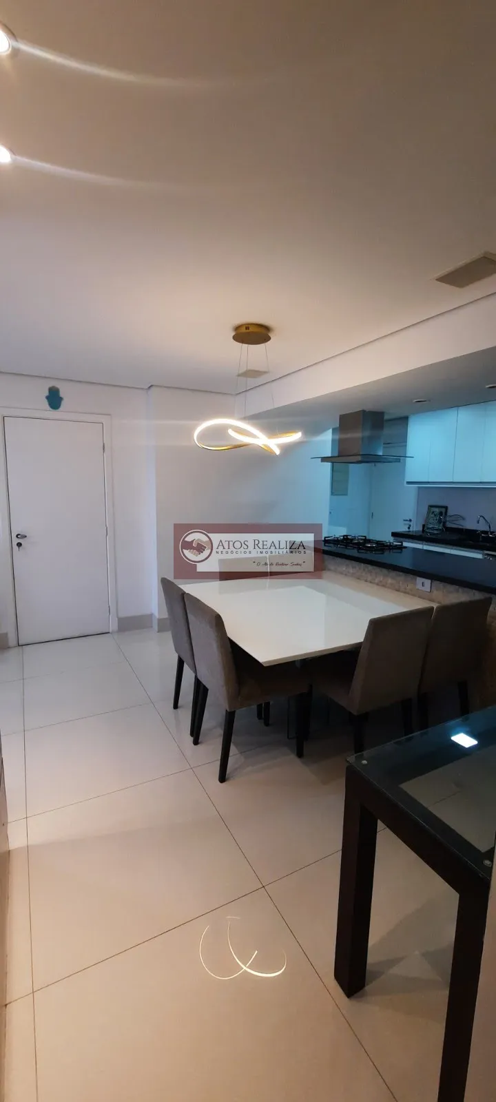Imagem Vendo Oportunidade de Alto Padrão no Morumbi. Apartamento de 100M², 3 Dormitórios com planejados, sendo 1 Suíte, Sacada Gourmet envidraçada com Churrasqueira, Torre única com vista Livre panorâmica, 2 Vagas Fixa Cobertas, Piscina Semiolímpica, condomínio 