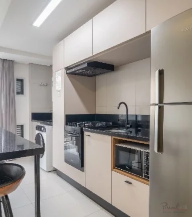 Imagem Oportunidade em Jurerê! Apartamento moderno a poucos metros da praia Este lindo apartamento à vend...