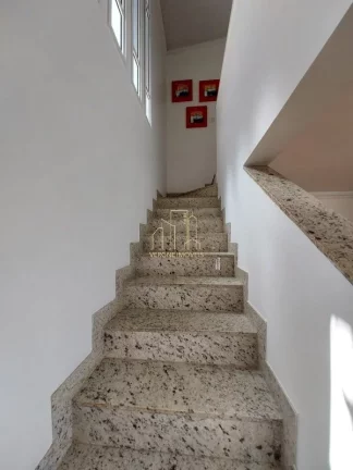 Imagem Casa de Luxo em Condomínio: 4 Quartos, 3 Suítes, 3 Salas em Piatã, Salvador-BA - 230m² de Pura Elegância e Conforto!