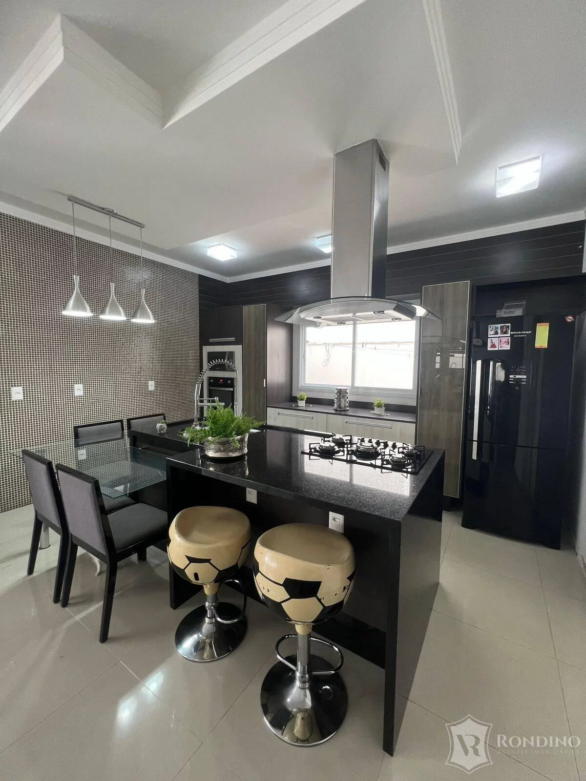 Imagem Casa com 4 suítes, brinquedoteca e área gourmet com piscina aquecida