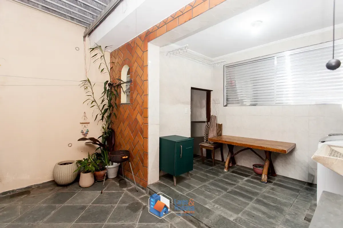 Imagem Sobrado para venda em São Domingos com 3 quartos, sendo 1 suíte, 164m²