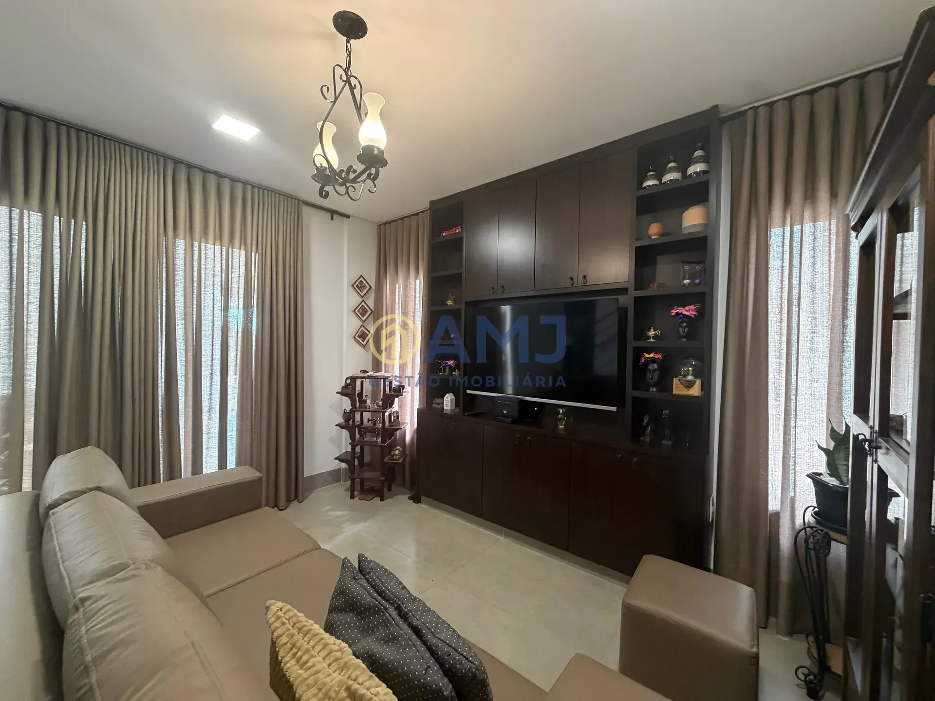 Imagem SOBRADO SEMI-NOVO À VENDA NO HOUSE GARDEN CASCAVEL | JARDIM ATLÂNTICO | GOIÂNIA