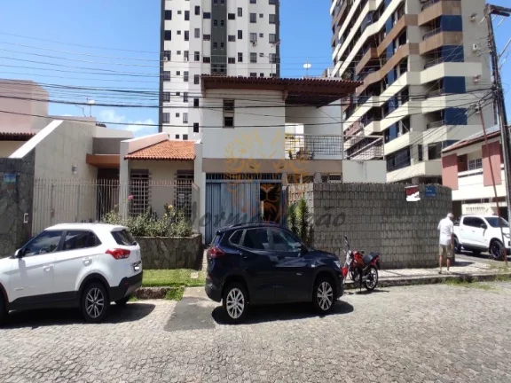 Imagem Casa à Venda no Bairro 13 de Julho, Aracaju-SE - 280 m², 4 quartos, 3 suítes, 3 salas, 5 banheiros e 3 vagas!