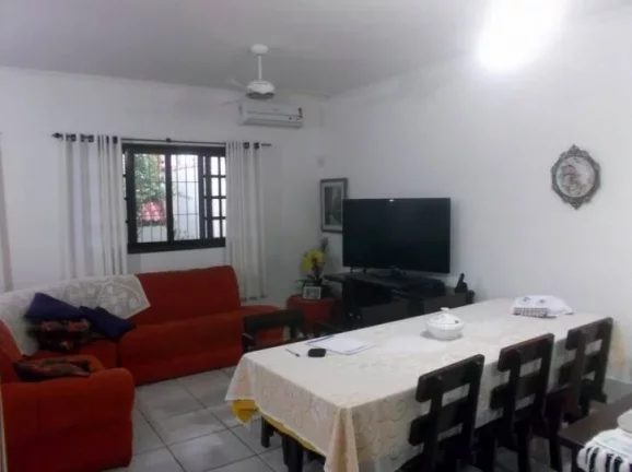 Imagem CASA COM 4 DORMITORIOS (1 SUITES)