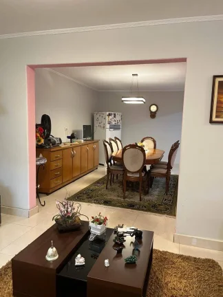 Imagem Casa Terrea com 232 m² 2 Dormitorios sendo 1 Suite e 5 Vagas de Garagens