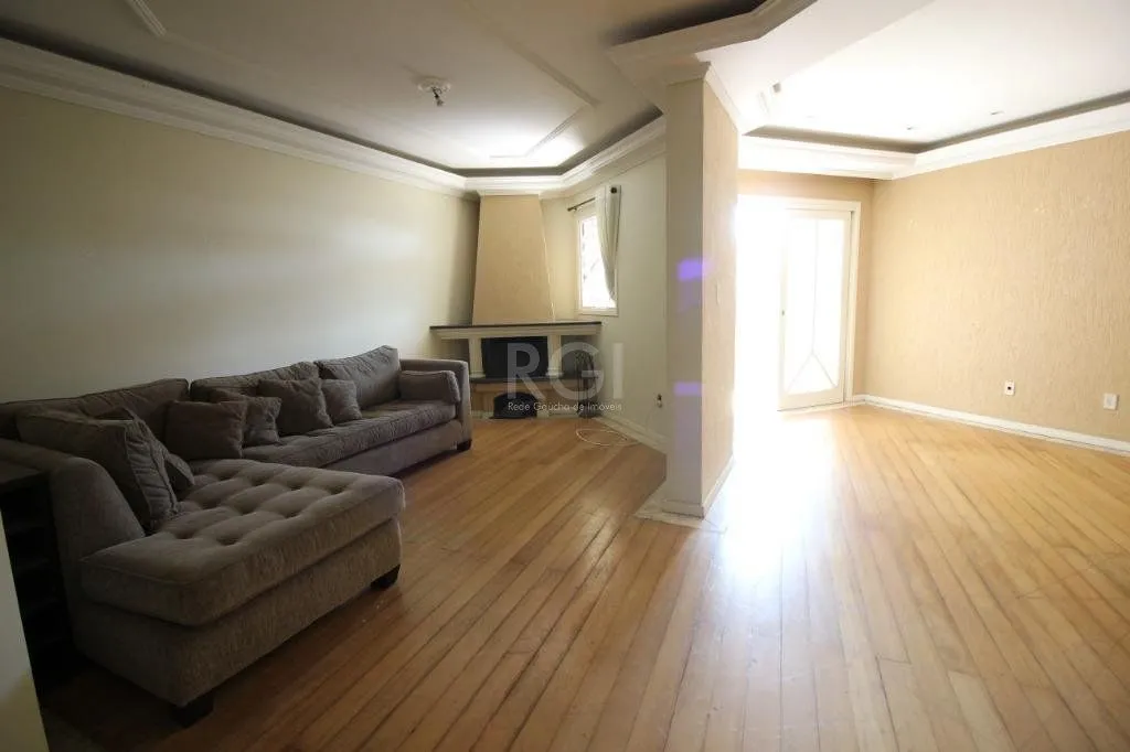 Imagem Casa para comprar com 4 dormitórios, 330m² - Chácara das Pedras - Porto Alegre