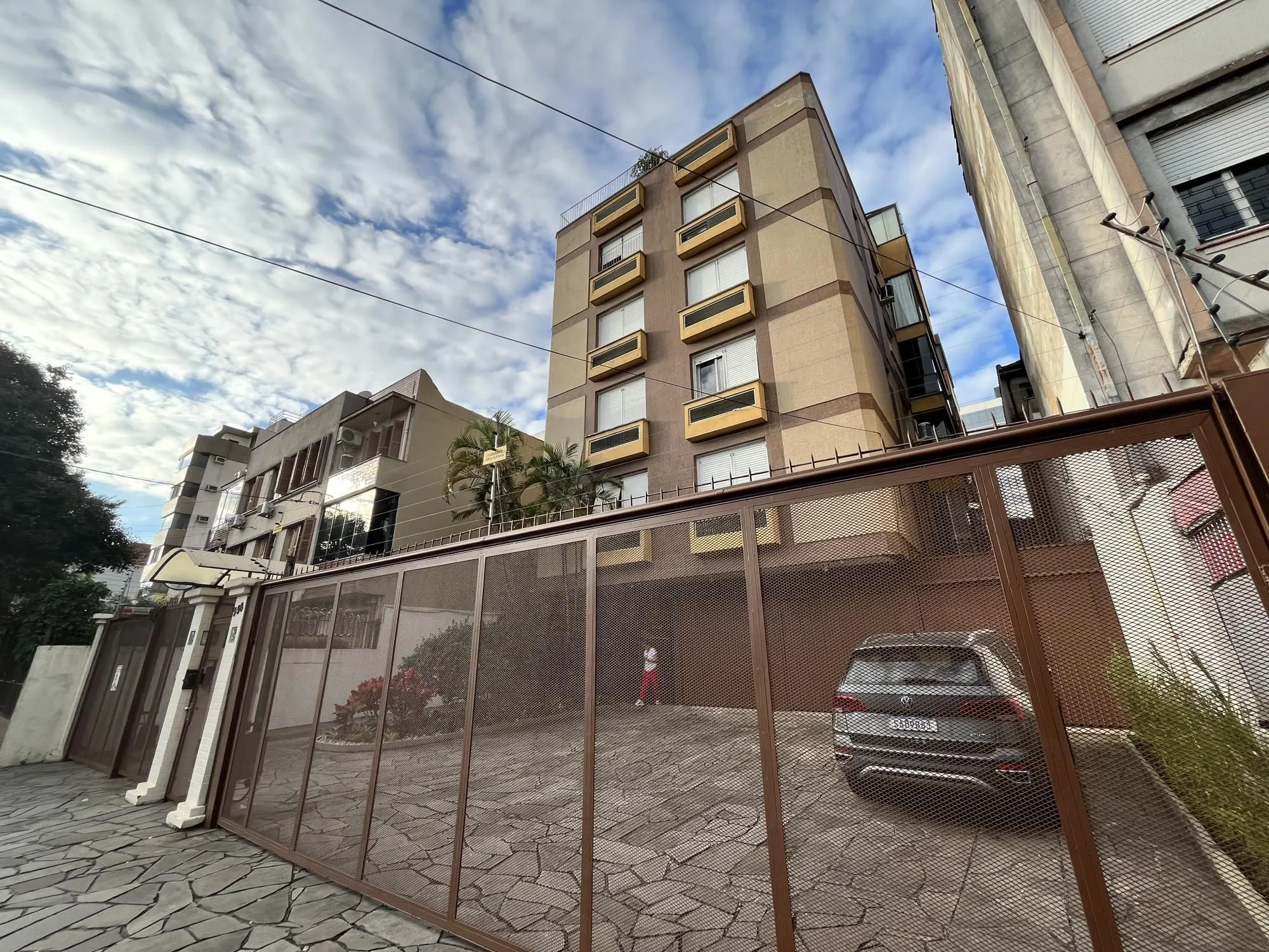 Imagem Apartamento de 1 quarto, 2 sacadas e 1 vaga de garagem no bairro Farroupilha POA