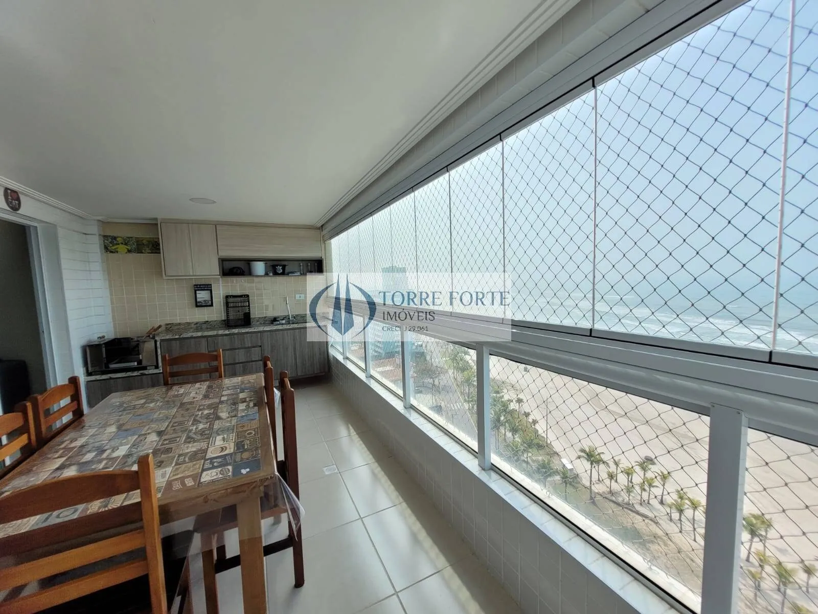 Imagem Maravilhoso apartamento 3 dormitórios, 1 suíte, 2 vagas pé na areia