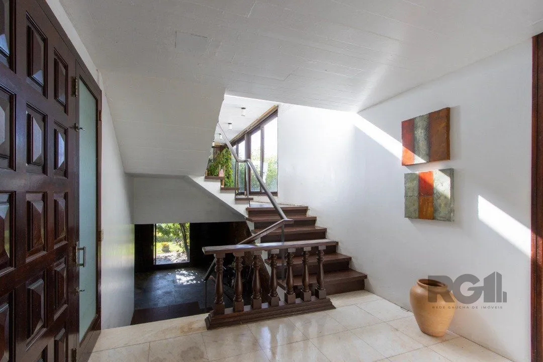 Imagem Casa com 724 m² privativos, 4 dormitórios sendo 4 suítes, 6 vagas sendo 3 cobertas