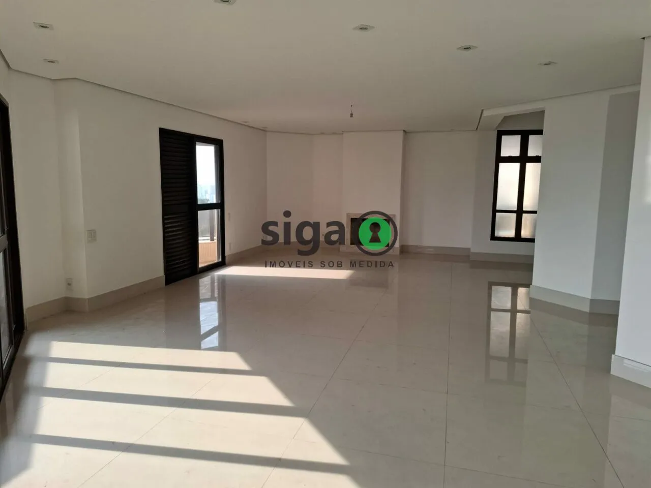 Imagem Apartamento com suítes e 4 vagas para venda, 244 m² -Vila Susana - Edifício: Cambridge Park