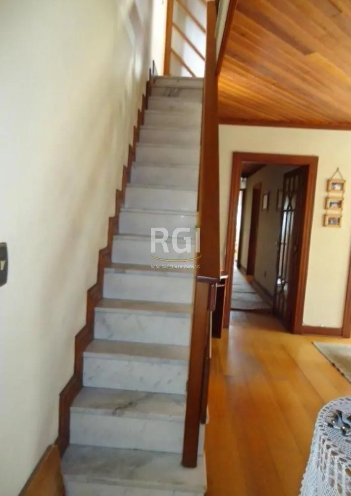 Imagem Cobertura para Venda - 255.99m², 5 dormitórios, sendo 1 suites, 2 vagas - Menino Deus