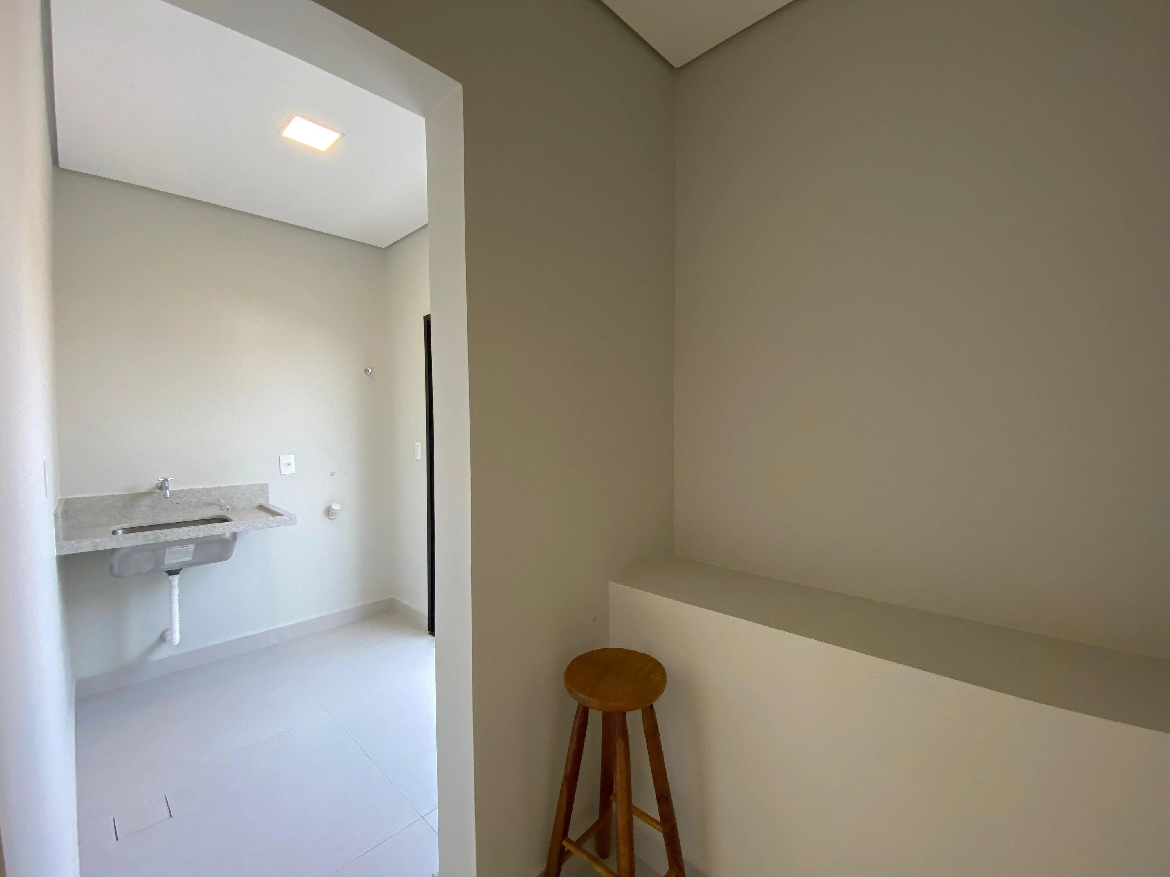 Imagem Residência de Elegância Única: Casa Exclusiva no Alphaville com Design Sofisticado e Área de Lazer Impecável
