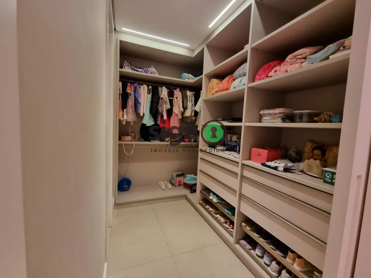 Imagem JARDIM PAULISTA: CASA COM 4 SUÍTES - 4 VAGAS - 415M²