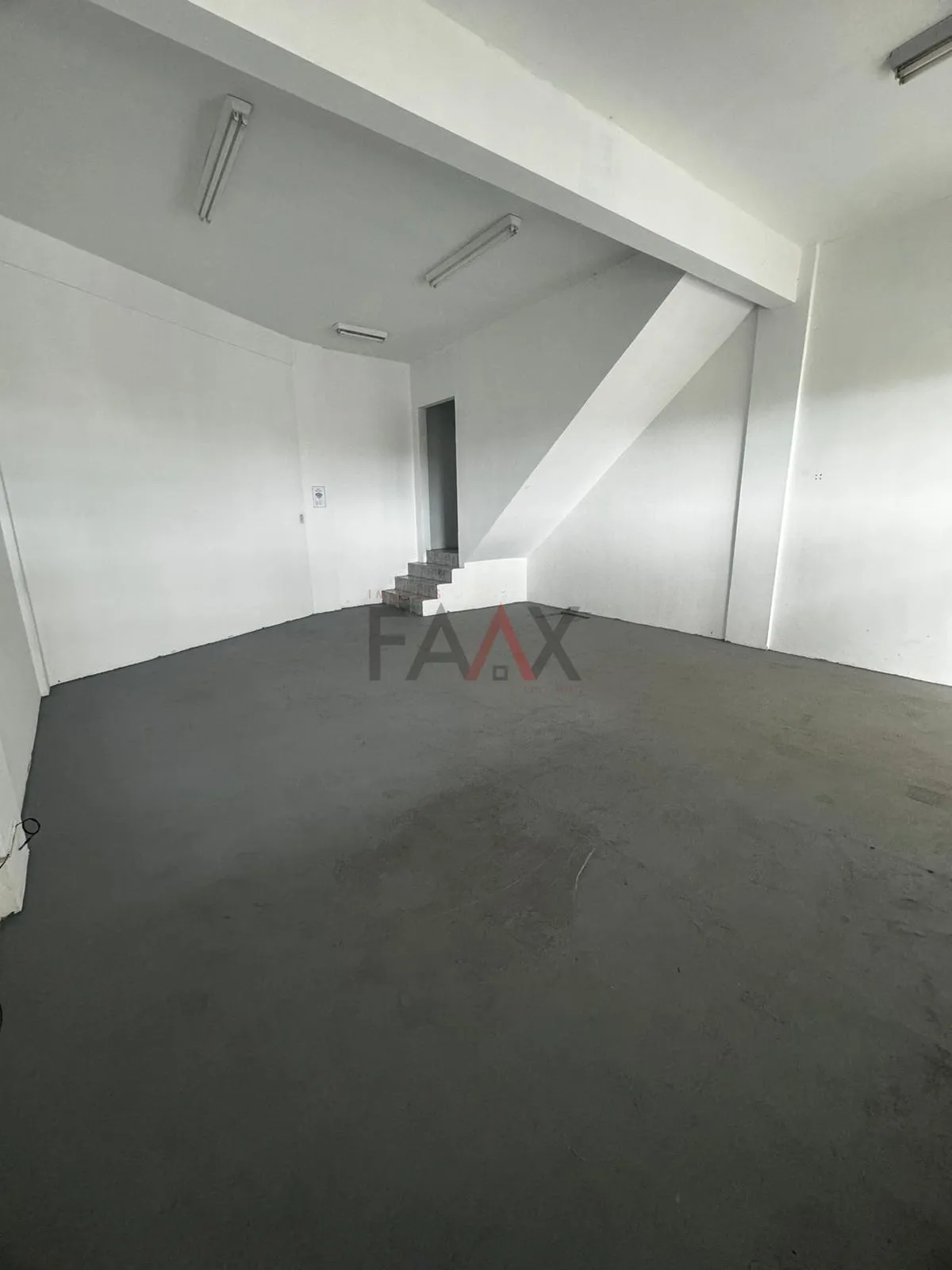 Imagem Sala Comercial de Esquina para locação no centro GUARAPUAVA - PR