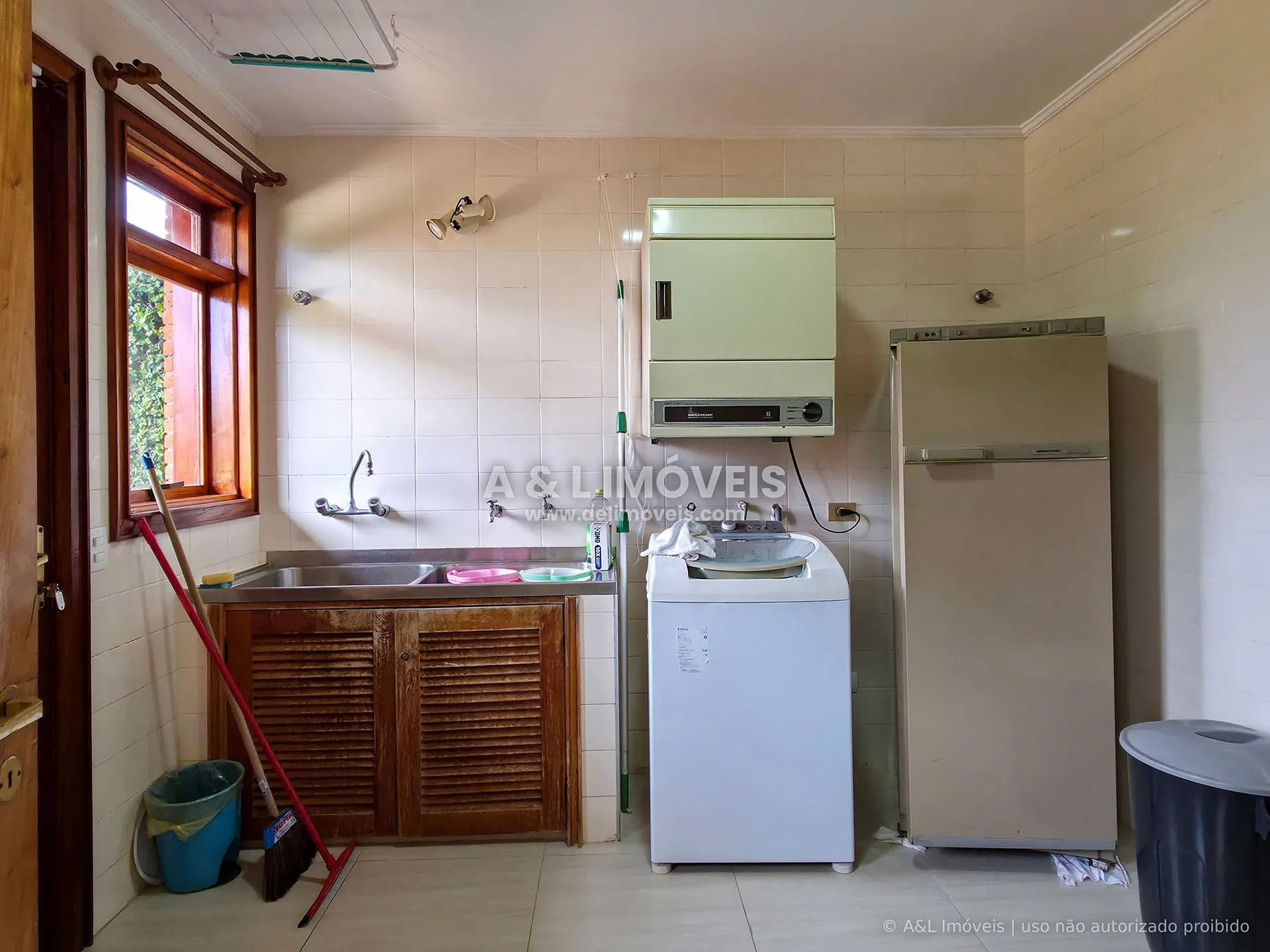 Imagem Casa à venda com 5 suítes e 694,44 m² na Vila Sylvia, Campos do Jordão