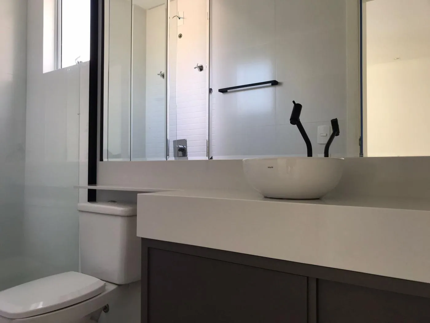 Imagem Apartamento para Venda em Itapema, Meia Praia, 3 dormitórios, 3 suítes, 4 banheiros, 2 vagas