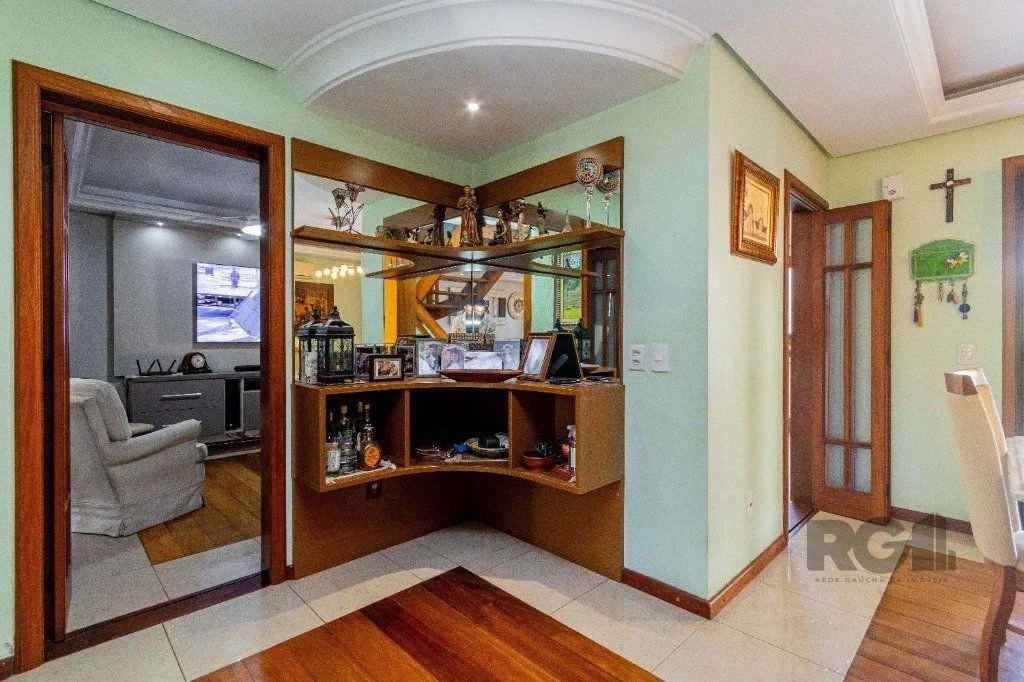 Imagem Casa de 4 dormitórios 304m² no bairro Jardim Lindóia