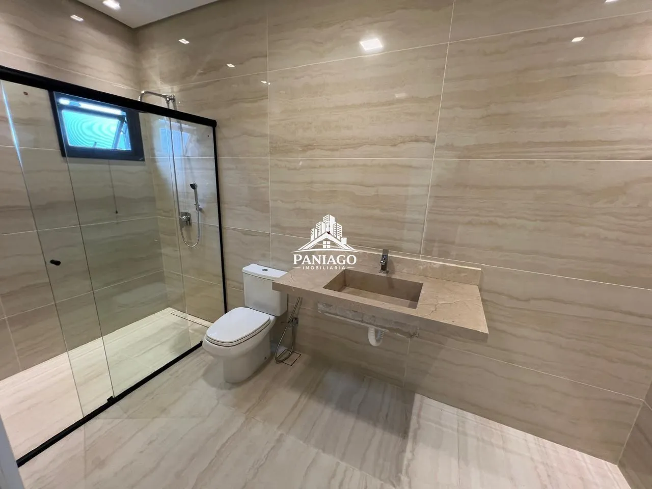 Imagem Casa com 5 Quartos, 4 Suítes e Piscina à Venda no Villa Jardim