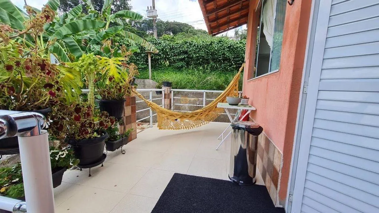 Imagem Casa em Condomínio para Venda em Teresópolis / RJ no bairro Vale Alpino