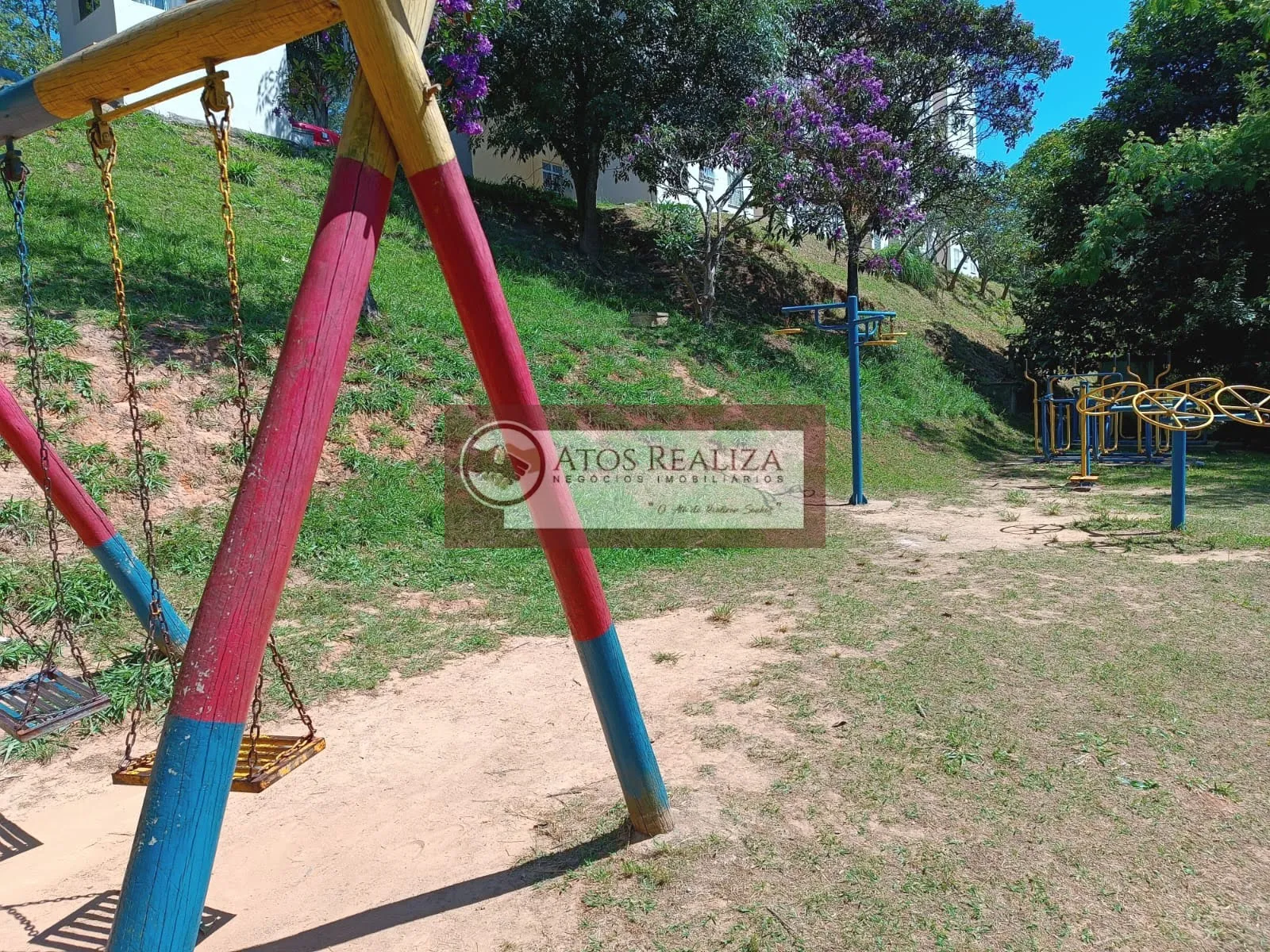 Imagem Vendo Oportunidade no Guarapiranga. Apartamento de 2 dormitórios, Sala, cozinha,Banheiro, área de serviço, 1 vaga de garagem, por R$. 150.000, aceita carro e moto como parte de pagamento, próximo ao parque Guarapiranga. Oportunidade.