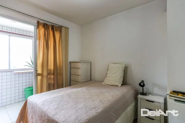 Imagem Stúdio residencial c/ sacada - 01 quadra do Shopping Curitiba - andar alto - 35,05m2 privativos - Semi-mobiliado - R$ 370.000,00.