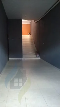 Imagem Sobrado com 3 dormitórios sendo 3 suítes, 5 banheiros, 2 vagas, com 223m² em Santo André