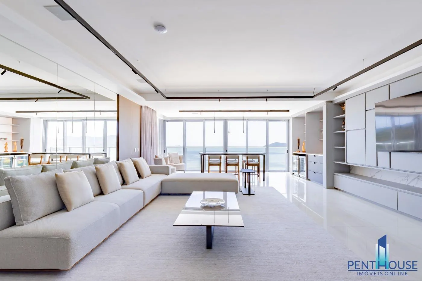 Foto do imóvel Apartamento Frente Mar para Venda em Balneário Camboriú, CENTRO, 4 dormitórios, 4 suítes, 5 banheiros, 4 vagas em Avenida Atlântica, 500 - CENTRO, Balneário Camboriú - SC