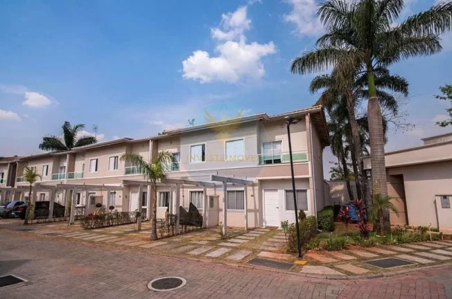 Casa em Condomínio a Venda no bairro Granja Viana - Cotia, SP