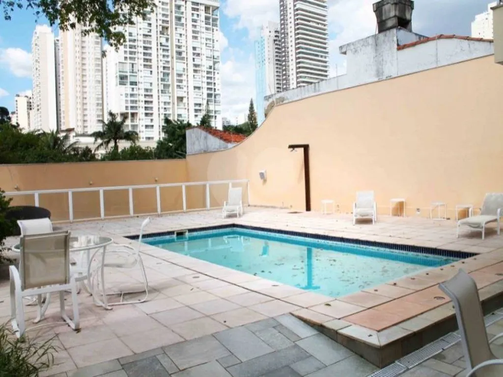 Imagem Sobrado de Luxo no Campo Belo: 3 Quartos, 3 Suítes, 6 Banheiros, 10 Vagas de Garagem e 682m² - São Paulo-SP