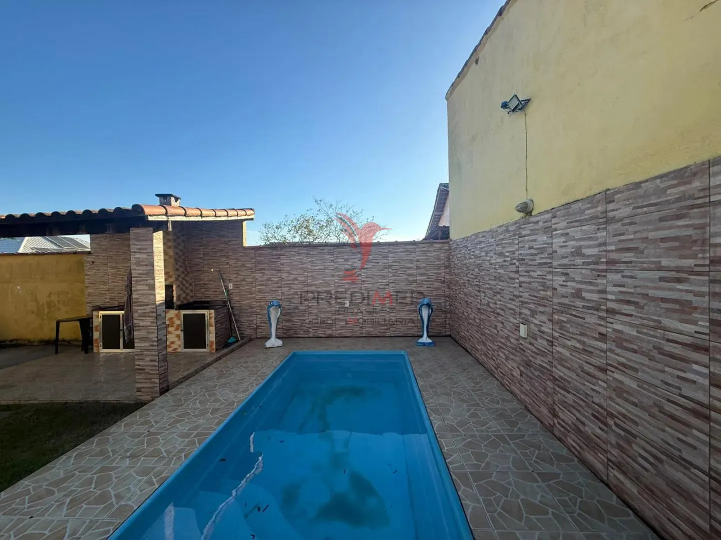 Imagem CASA À VENDA COM PISCINA - R$ 400.000