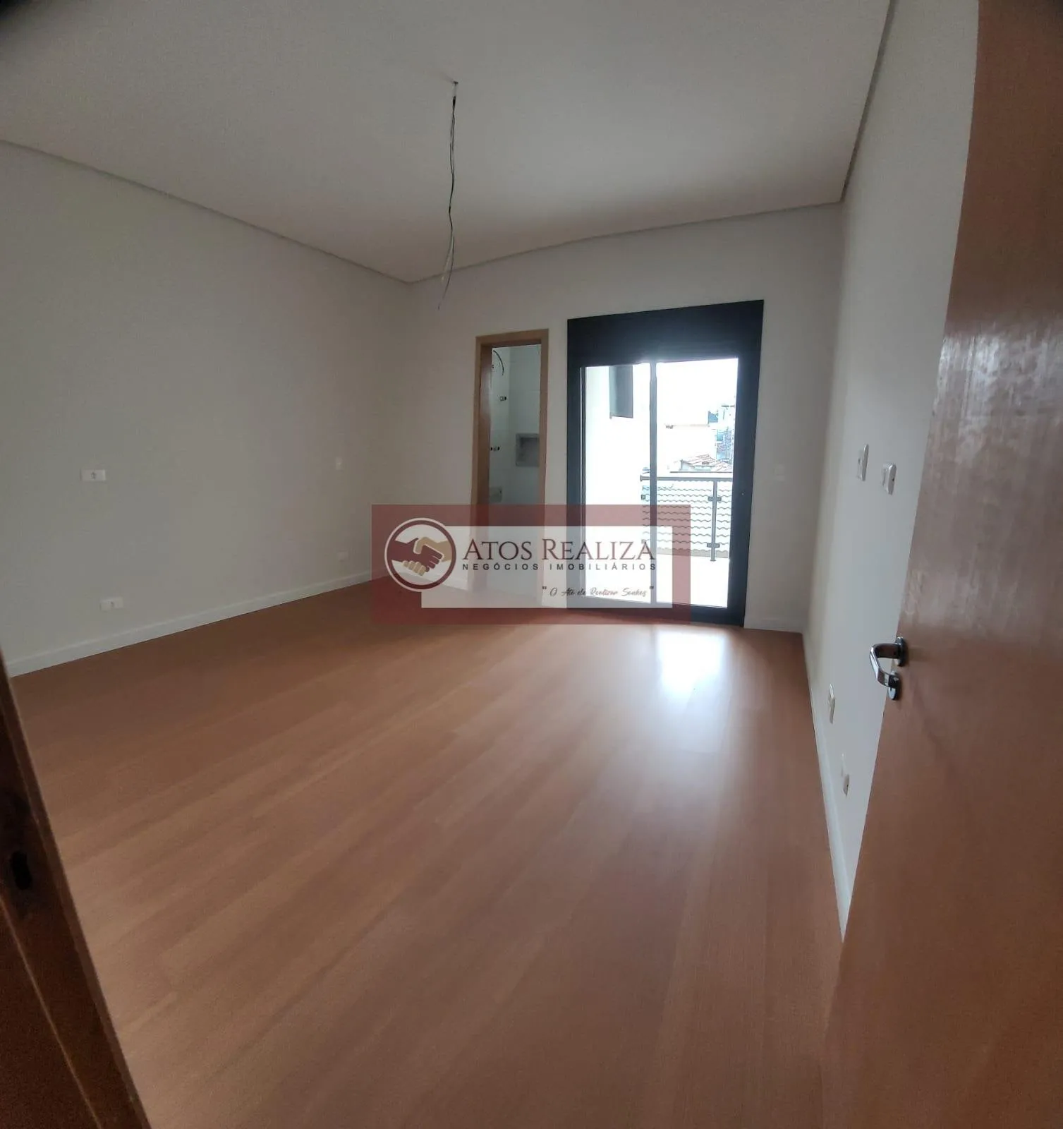 Imagem VENDO SOBRADO DE 3 DORMITÍRIOS, SENDO 3 SUÍTES, 2 VAGAS DE GARAGEM, NO BAIRRO CAMPO GRANDE - SÃO PAULO