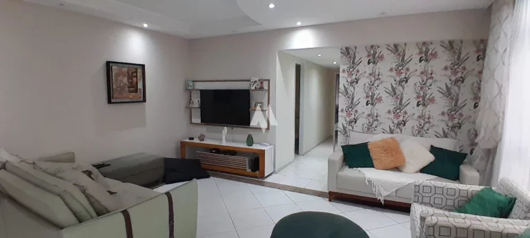 Imagem APARTAMENTO FRENTE NO BAIRRO EMBARÉ COM 3 QUARTOS (01 SUÍTE) + DEPENDÊNCIA COMPLETA, VISTA LIVRE, 01 QUADRA DA PRAIA.