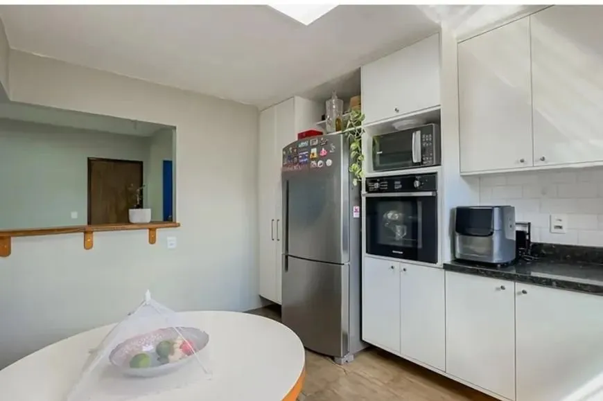 Imagem Casa térrea com 4 dormitórios, suíte e 2 vagas.