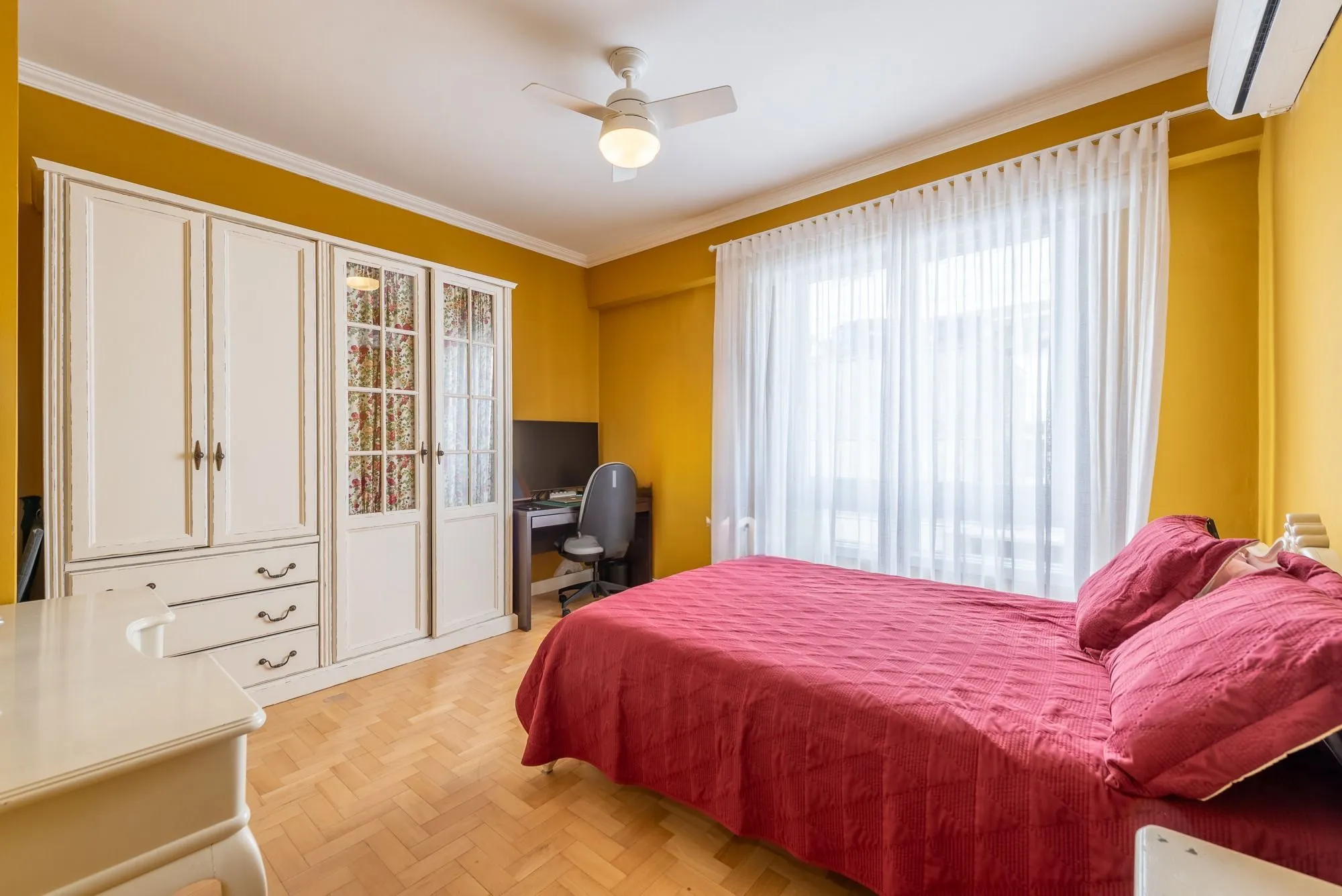 Imagem Apartamento com 295m² e 3 dormitórios, 1 suíte, 2 vagas individuais, no bairro Independência
