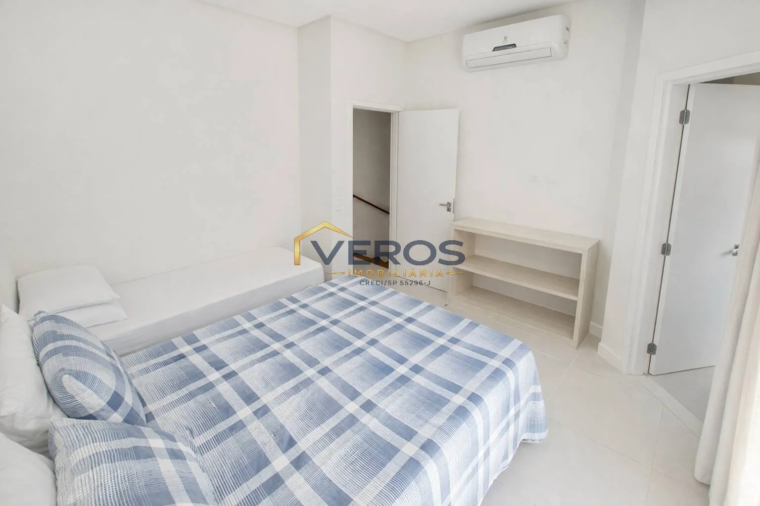 Imagem Casa a venda com 2 quartos a 300m da praia da Cocanha em Caraguatatuba