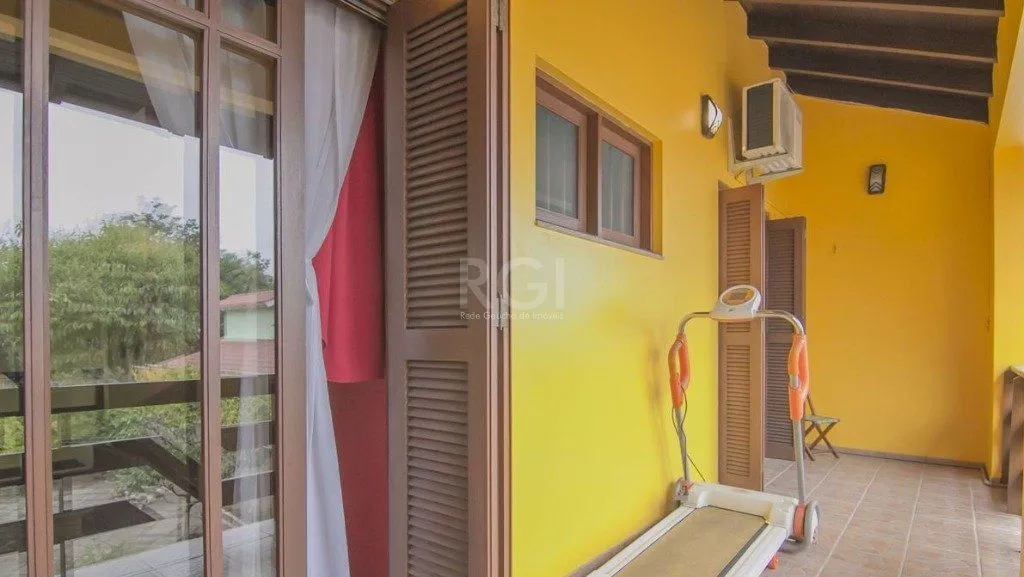Imagem Casa para Venda - 252m², 3 dormitórios, sendo 1 suites, 3 vagas - Parque Santa Fé