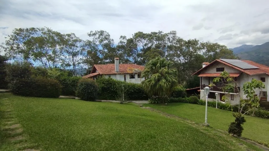 Imagem Casa em Condomínio para Venda em Teresópolis / RJ no bairro Quinta da Barra