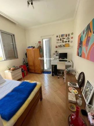 Imagem Imóvel de Luxo na Vila Mariana: Casa com 5 Quartos, 2 Suítes e 220m² em São Paulo-SP