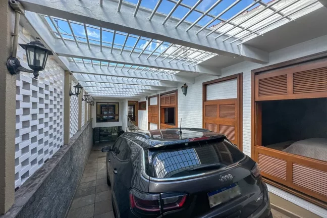 Imagem Casa para venda no bairro Três Figueiras em Porto Alegre
