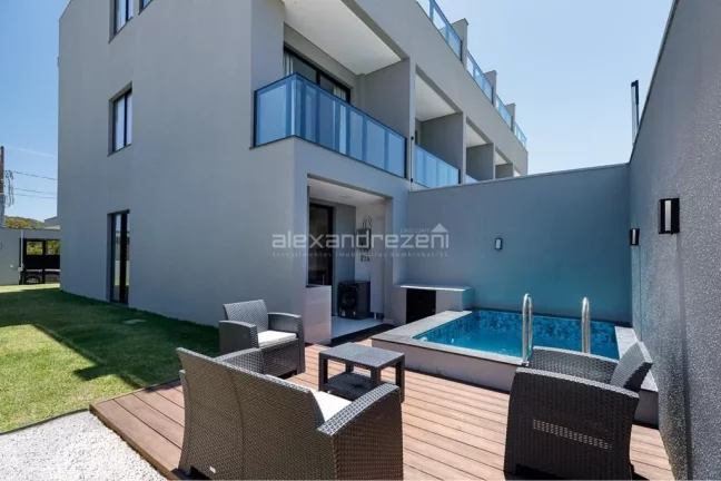 Imagem Triplex 3 Suítes Piscina e Jardim