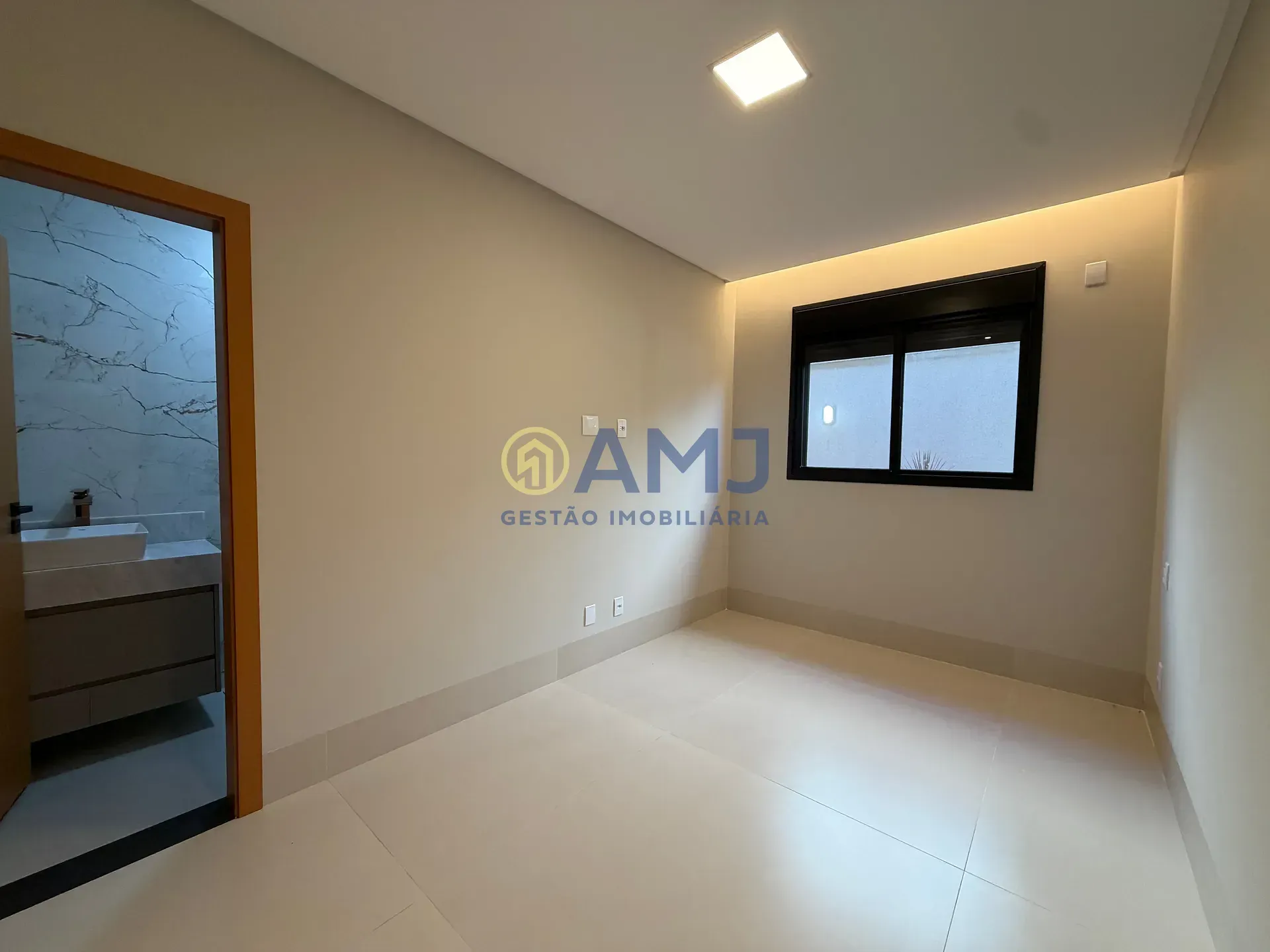 Imagem Casa à Venda, 4 suítes, Parqville Jacarandá, Aparecida de Goiânia, GO