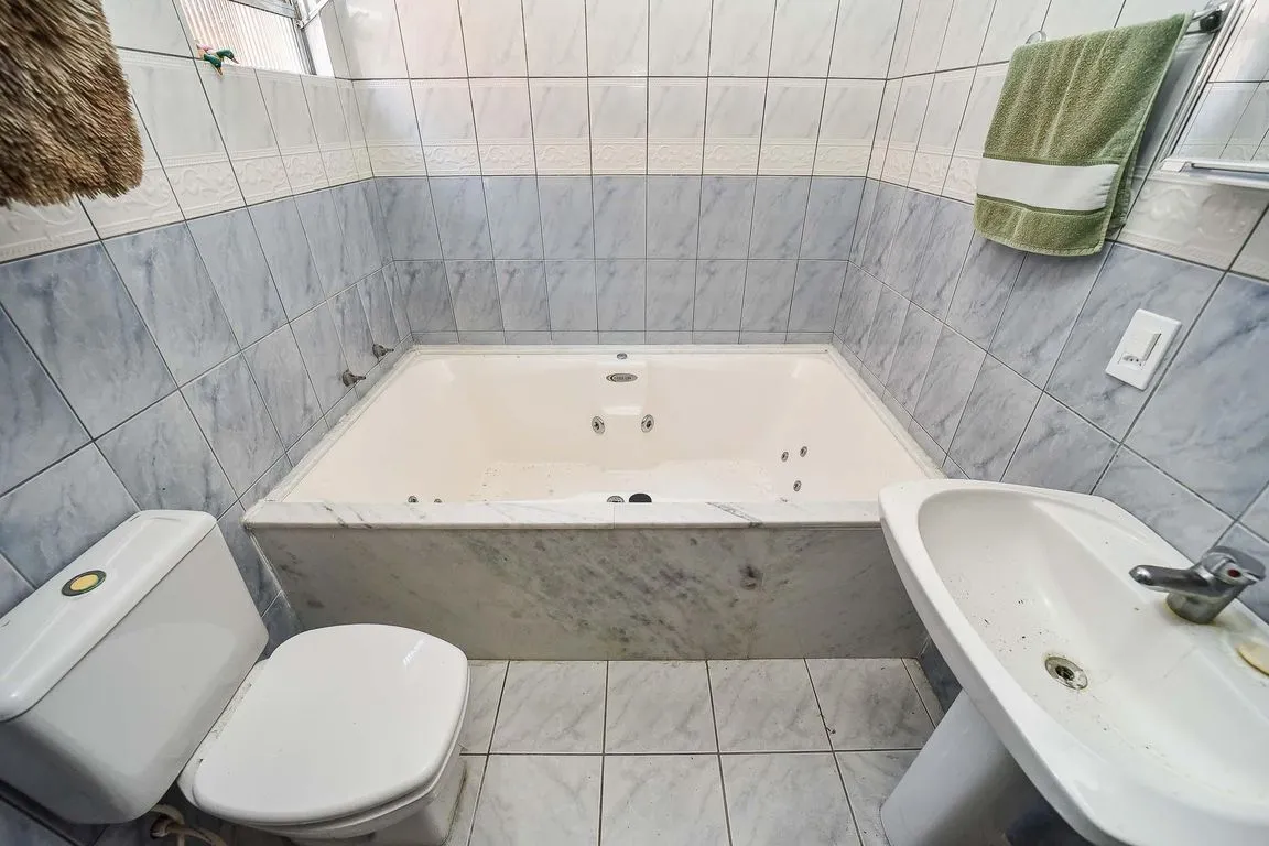 Imagem Casa com 4 dormitórios, R Doutor Paulino Guerra