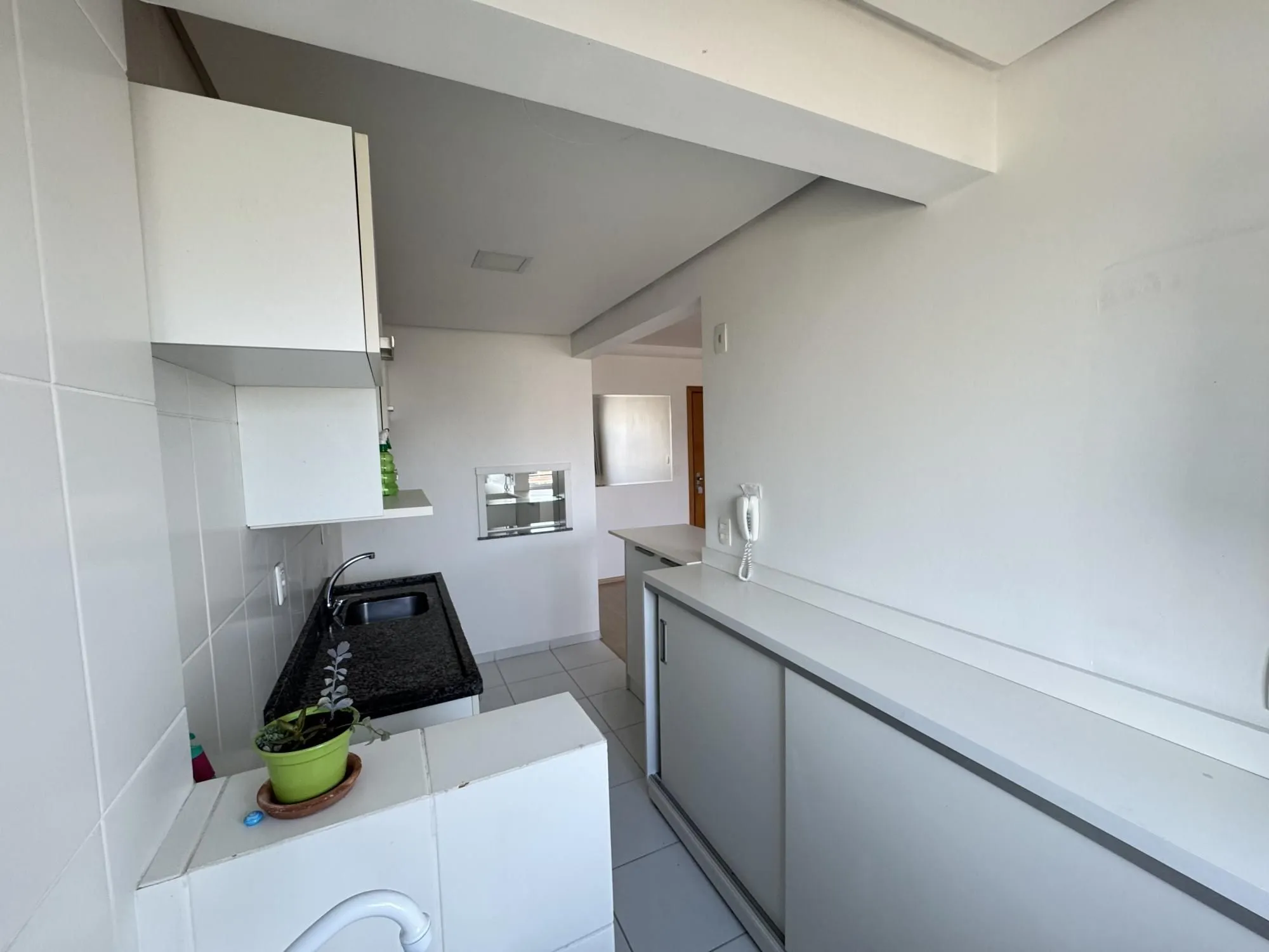 Imagem Apartamento em andar alto, posição solar norte/nascente, com excelente iluminação e ventilação natural.