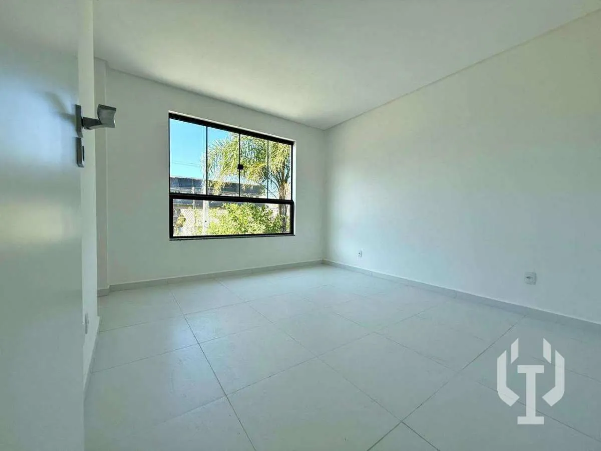 Imagem Sobrado à venda em Itapema, com 2 quartos, 70m2