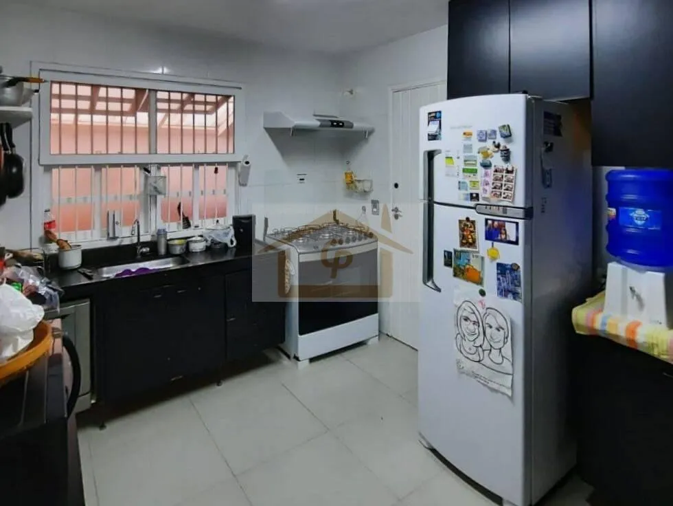 Imagem Chác Vale do Rio Cotia - TÉRREA, 3 suítes, lote plano, piscina e gourmet!