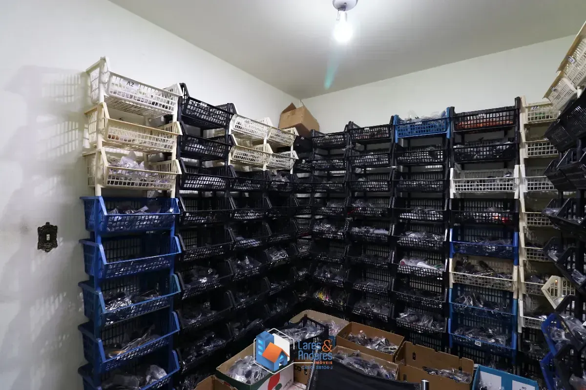 Imagem Sobrado para venda em Vila Ipojuca com 4 quartos, sendo 1 suíte, 520m²