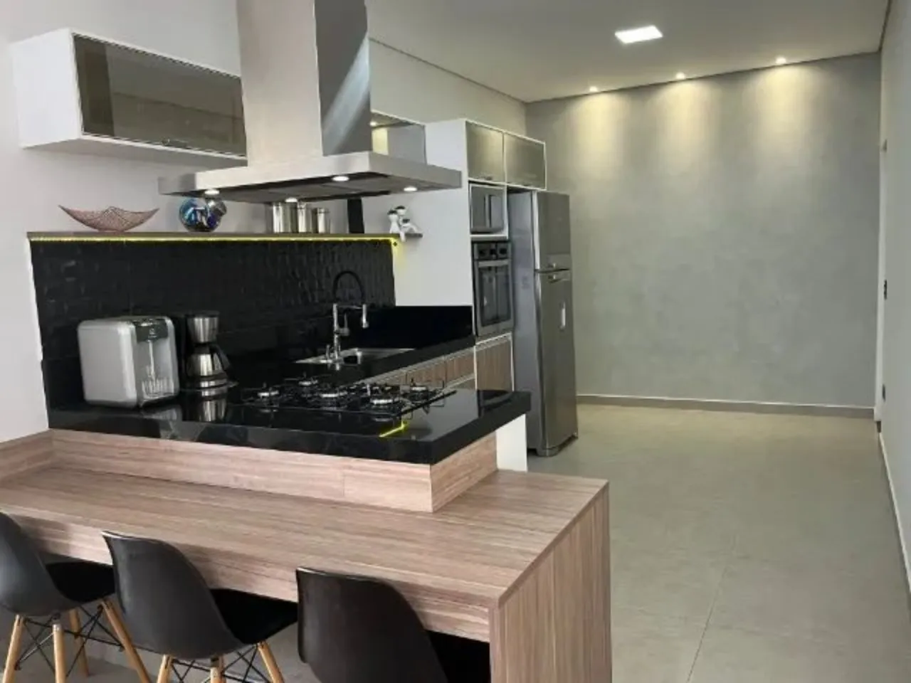 Imagem Casa em Condomínio de Luxo em Sorocaba-SP, 3 Quartos, 3 Suítes, 2 Salas, 5 Banheiros, 4 Vagas, 190m² no Wanel Ville.