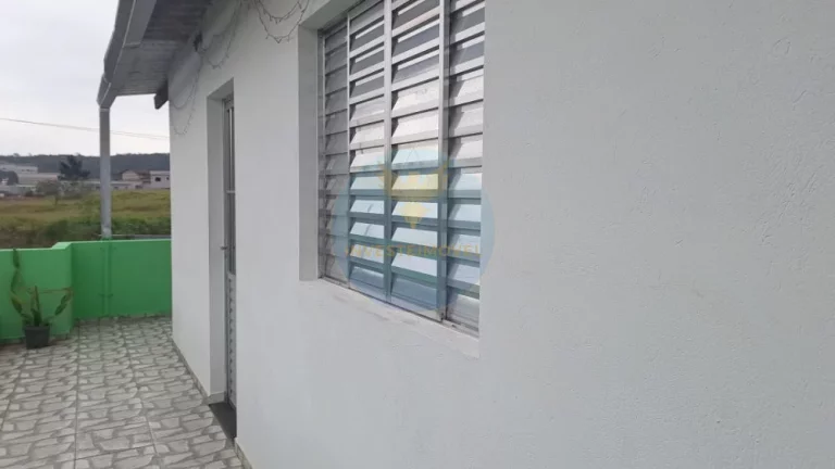 Imagem Casa com Kitnetes Independentes com Renda em Cotia